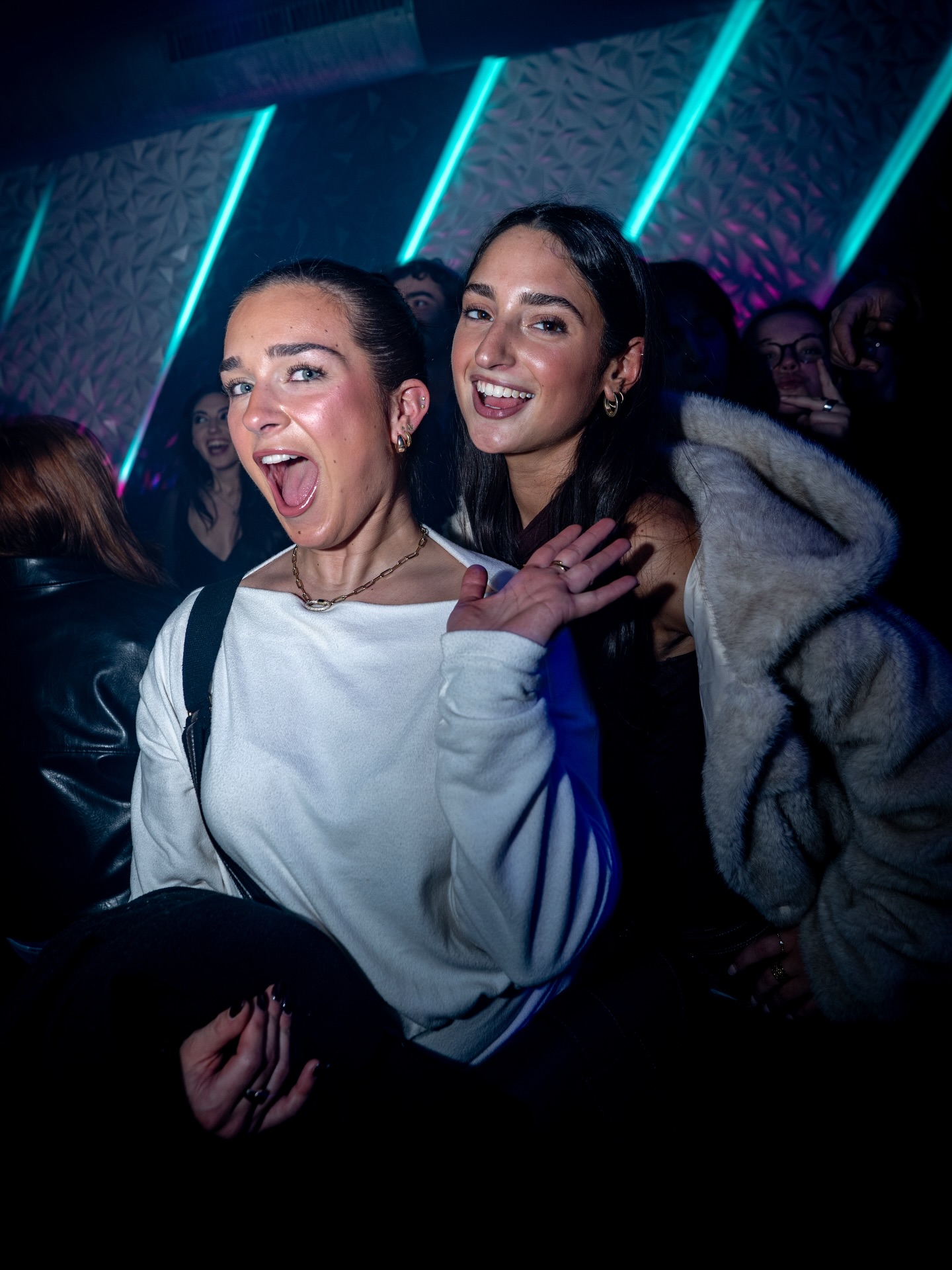 This fun will never end!

Jedes Wochenende die besten Party-Vibes in der Salzbar 🪩

#vienna #dancing #party #partypeople #wienliebe