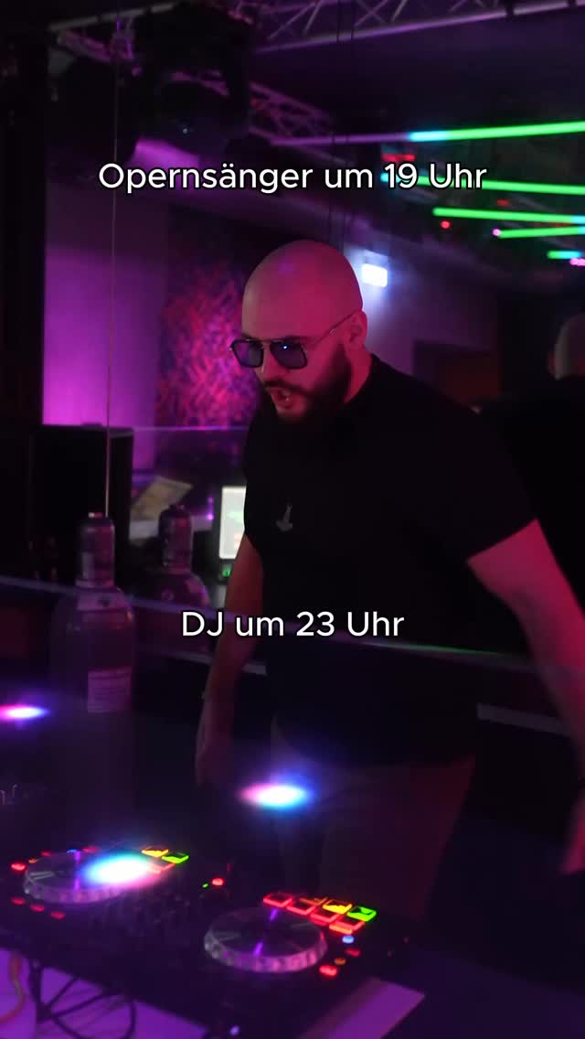 DJ Günther hat einfach immer die beste Musik auf Lager, egal ob virtuose Klassik oder fette Club-Beats!

Salzbar ftw 🙌 

#vienna #dancing #party #partypeople #wienliebe