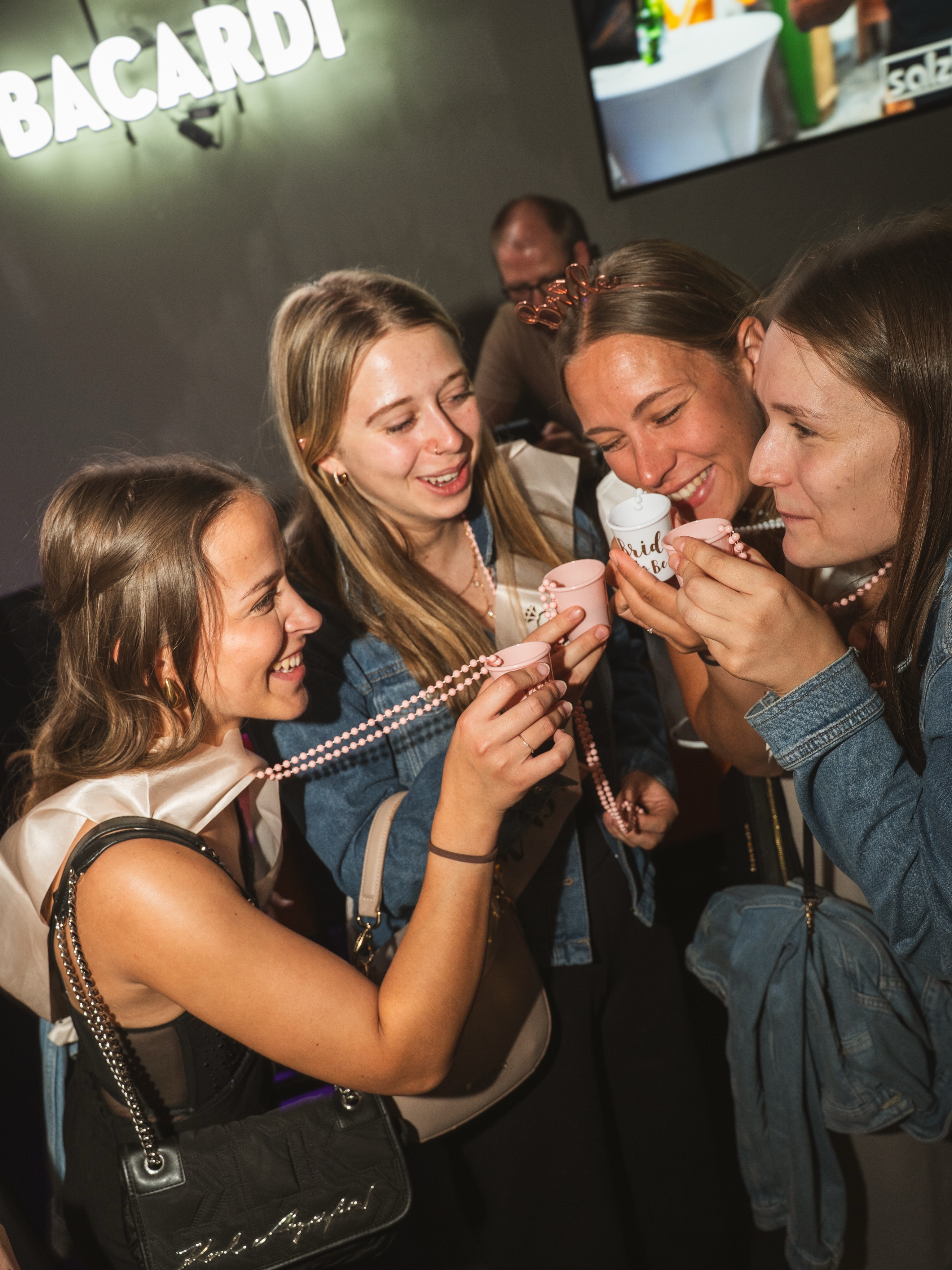 Sommer Moments at Salzbar☀️

Auch wenn du in der City bist brauchst du nicht auf Urlaubs-Clubfeeling verzichten.

Die Salzbar ist für dich da!
Jeden Freitag und jeden Samstag ab 22 Uhr - den ganzen Sommer lang.

#wien #vienna #dancing #party #partypeople