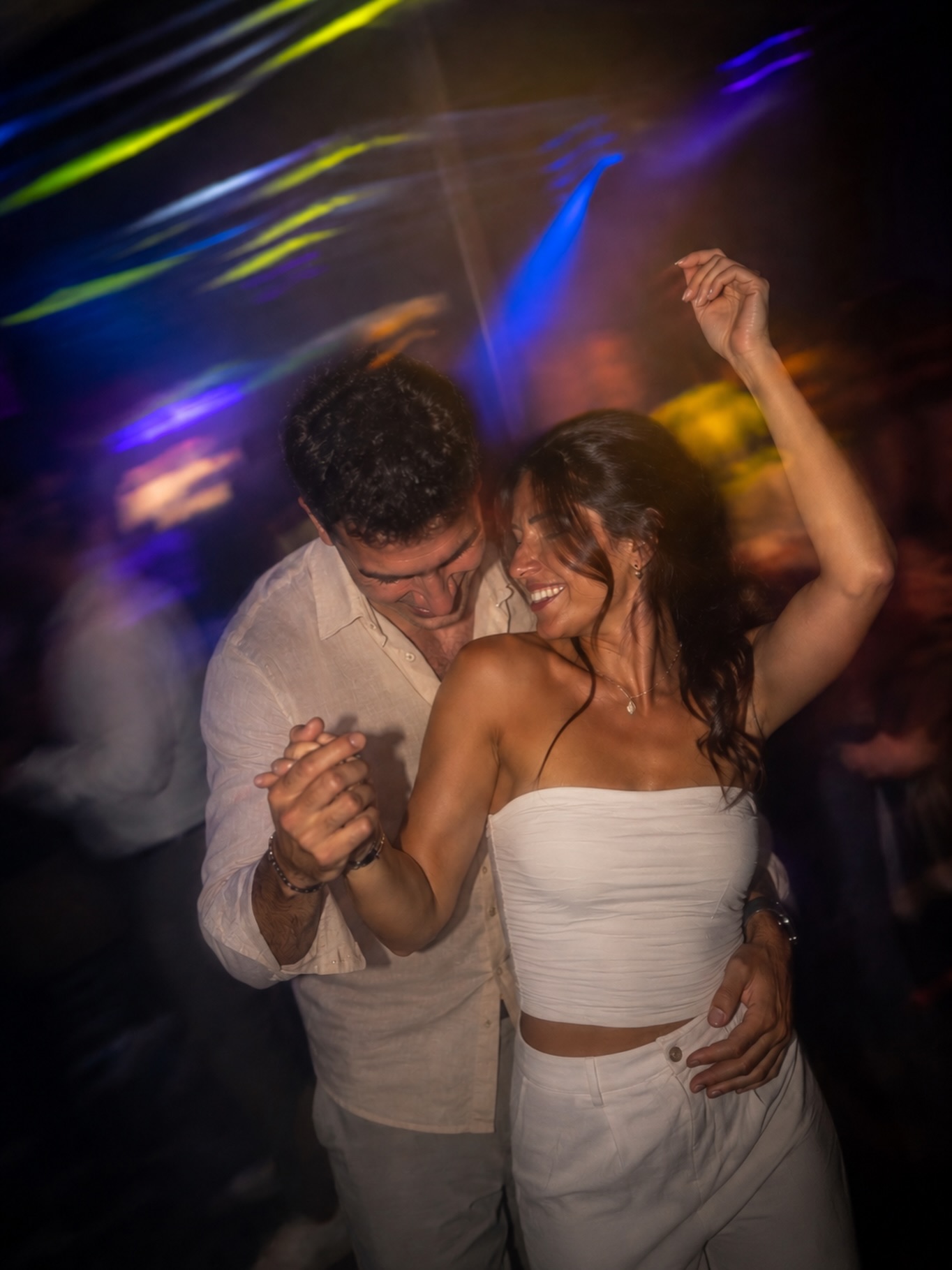 So schön wie eine Nacht in weiß und das mitten in der Salzbar - deine perfekte Party-Location mit dem besonderen Flirtfaktor🤍

#wien #vienna #dancing #party #partypeople

Dieser Beitrag wurde mithilfe von KI optimiert.